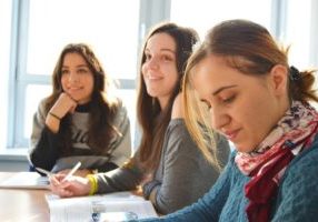 language-school-834138_1920